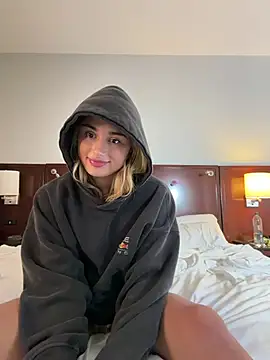 Zoeycaldwellxo - hand bra 5 mins