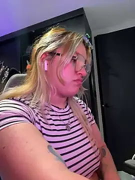 Sophia_Weest99 - Show me your delicious pussy 🤤