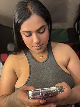 Nahomy-fire - Oil or cream on my boobs💧🍒