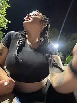 ItsCanela - Flash Boobs