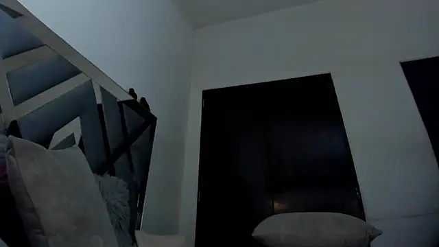 Rossi_ss1 - Pull nipples
