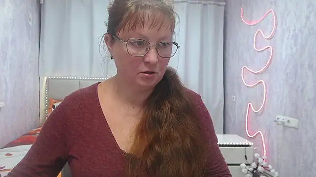 VanessaHotts - I'll put on sexy stockings for you.