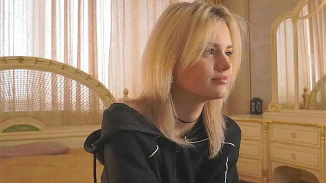 MercedezTimbs - Add lipstick to my sweet lips close