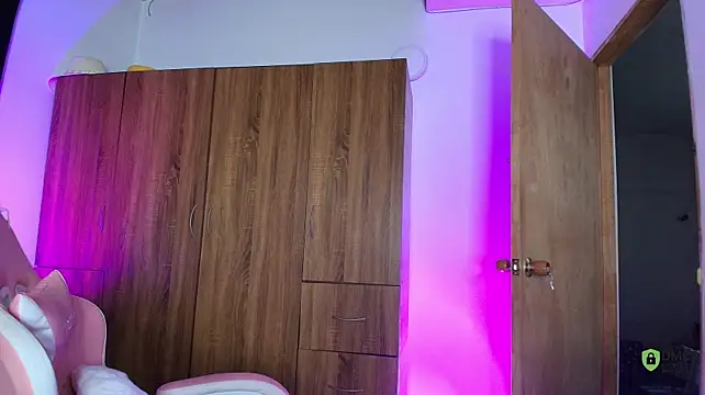 Yungelitamor_ - Play with nipples🤍🌸🍓💗