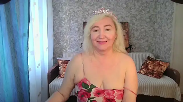 LadyKriss - spread your legs on the sofa dear