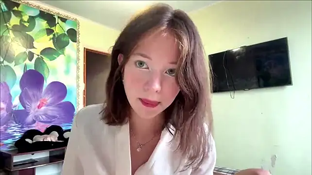 SusanaHallet - Sqz my ass close to cam