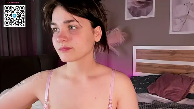 Siren_Alexa - sucking finger