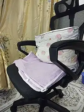 Hara_lusia83 - The girl is sexy, big, and seductive.
