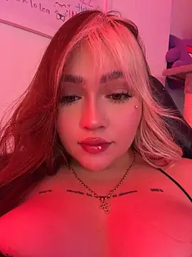 Daniela_ruizz - Saliva in Titts