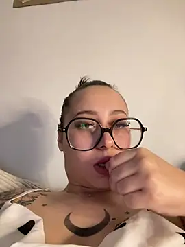 Queenlo_xxx - suce fort le gode slpe🔥