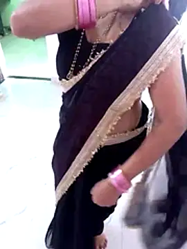 Komal_Bhabhi4u - Naked doggy walk