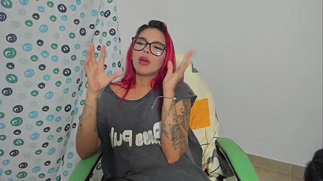 LilithLuxorr_ - Touch my pussy