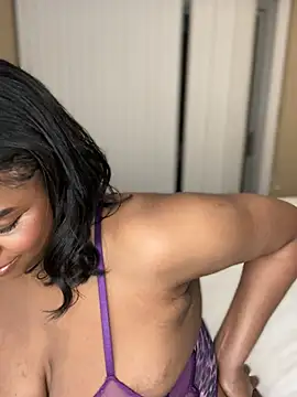 CandyLuxxxx - Get my pussy wet af ♥️ vid last tip