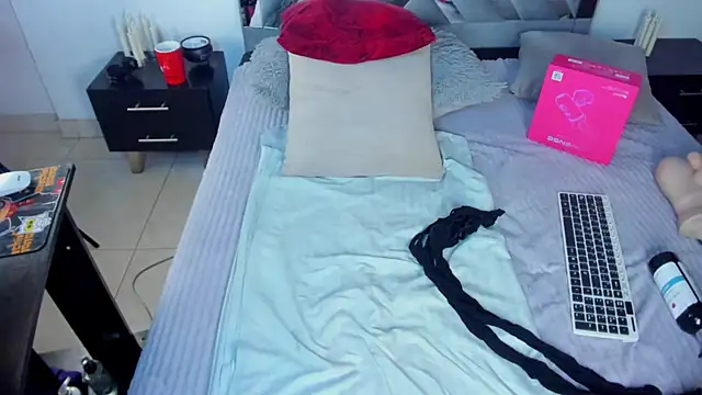 Rossi_ss1 - Pull nipples
