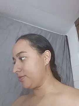 Talianarose - Sensual striptease