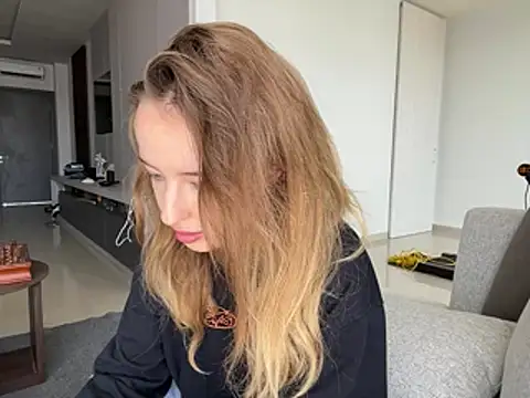 Nura_n_Sarah - show asshole close up!