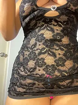 KIARAPRETTY - MAKE ME HAPPY AND WET