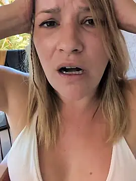 Pxetiteblonde1 - Squirt dans le jardin ou orgasme