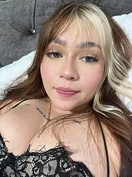 Daniela_ruizz - plug in ass