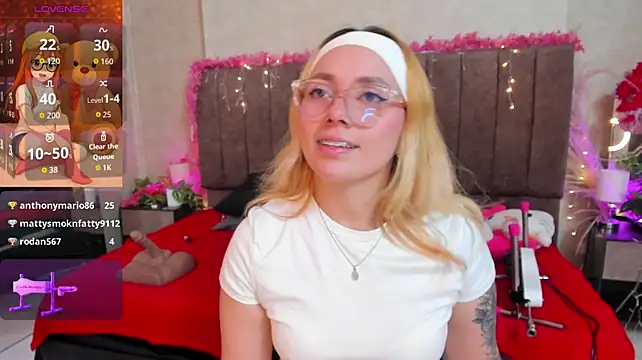 LanaMills_ - SHOW ASS MORE SPANK ASS 😍😍