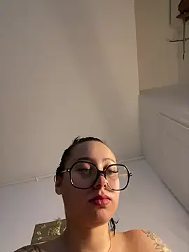 Queenlo_xxx - gagne 2 vidéos🔥