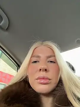 NewLale - Show pussy