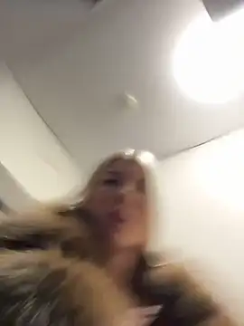 NewLale - Show pussy