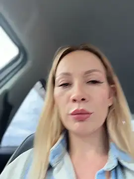 LavenderHot - 2 finger in pussy
