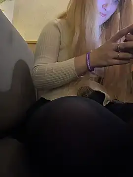 AdelRich - Show tits on public