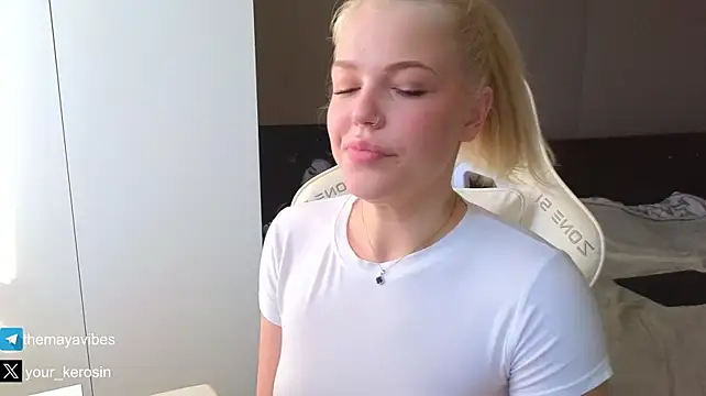 Maya_NextDoor - fuck my pussy with 2 fingers deep