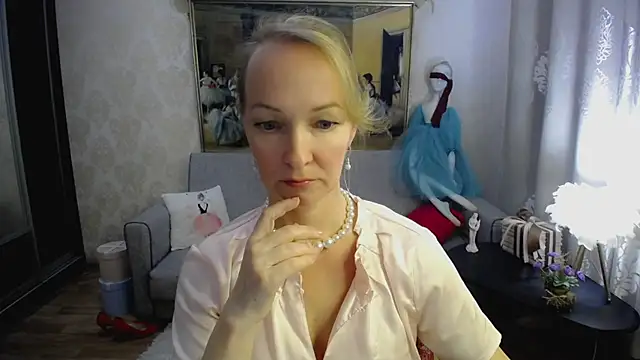 Alana_Solara - blown kiss