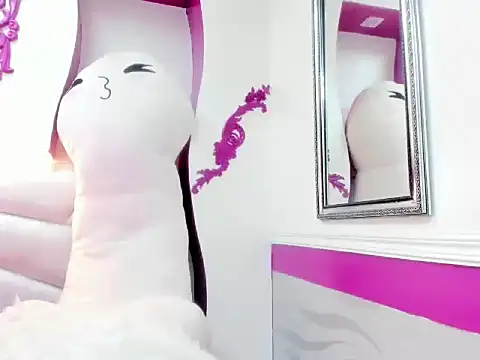 ThaliaPerson - 💜Bouncing tits