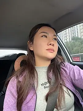 Yioyio-666 - 仿真精液摸胸诱惑2分钟
