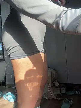 HoneyNana2000 - Let take off show bug ass💦💦💦