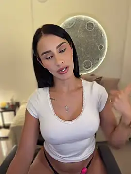 SarahhSmitth1 - We're going to play with my tits togethe
