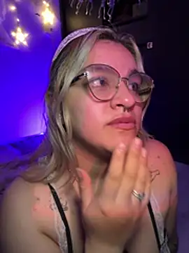 Sophia_Weest99 - Show me your delicious pussy 🤤