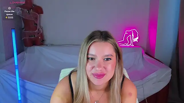 Shakira_Lux - NAKED