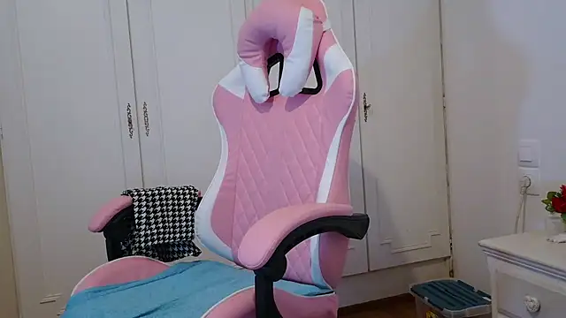 Desirmiss1 - retire moi le haut et zoom seins
