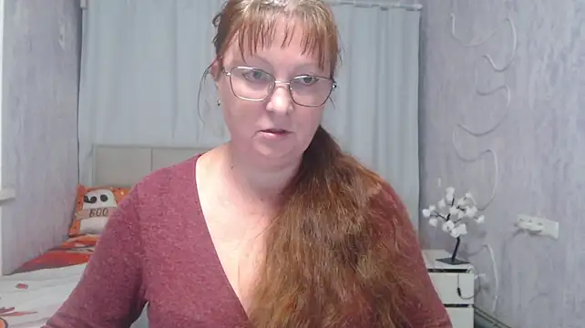 VanessaHotts - I'll put on sexy stockings for you.