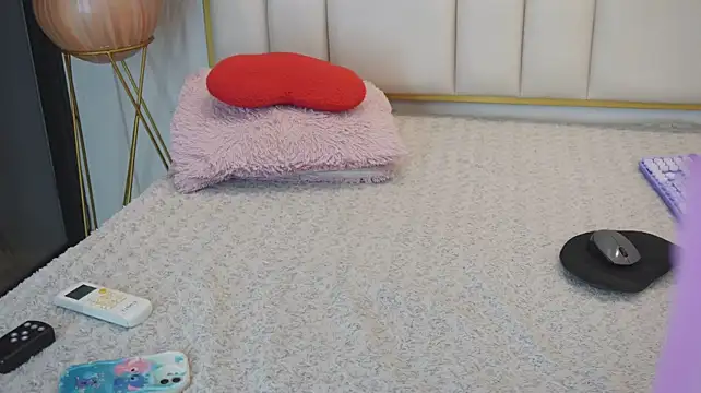 Anais_aradia - Show ass + spank ass