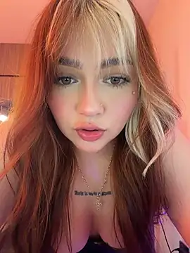 Daniela_ruizz - plug in ass
