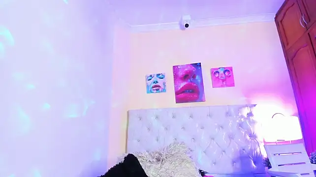 Aliyah_sweet - show with a butt plug + 2 spankings