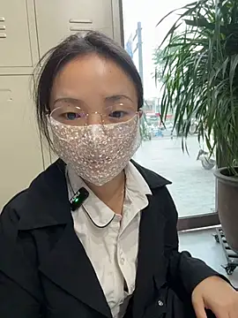 Richuan - 外面玻璃看得见，办公室感受高潮