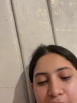 Isa_squirt1 - play pussy with toy