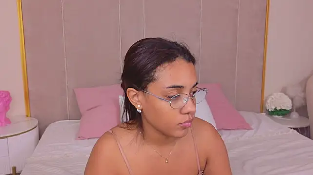 Luna_Cortier - playing with breasts