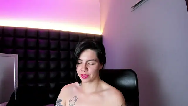 Chloe_Crysstal - Oil In All Body Naked 😈