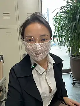 Richuan - 外面玻璃看得见，办公室感受高潮