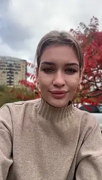 KikiWatson - Show figure in public 😍