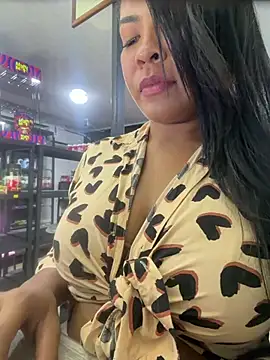 Anthonella_rousse - Show saliva all over the body