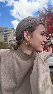 KikiWatson - Show figure in public 😍